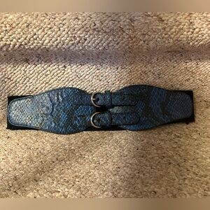 New York & Company Faux Snakeskin Black & Blue  Stretch Belt